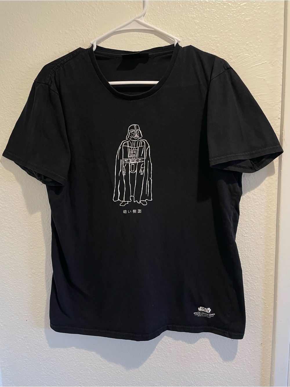 Uniqlo UT Star Wars Darth Vader Kanji Dark Side Line Art Graphic Tee Black L